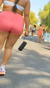 One of the best booty i’ve ever capped pink legging shorts (OC)