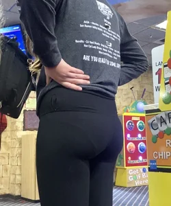 Softball player in leggings in the arcade (VPL)