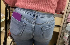 Nerdy butterface pawg with an amazing ass