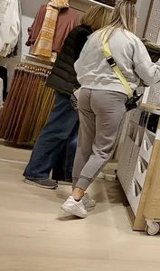Teen booty in joggers