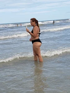 Beach meaty ass MILF W bikini