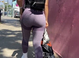 Hot booty in leggings street creepshots, closeups