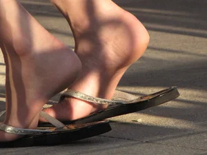Lady in flop flops while eating showing her feet