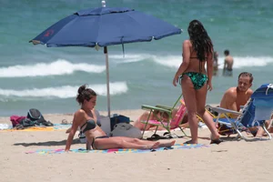 Sexy Florida beach bikini girls