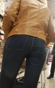 Blonde with a nice booty shopping in tight jeans