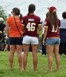 3 Washington friends in short shorts
