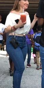 PAWG in jeans (not-OC)