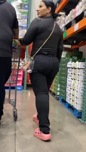 Nice thick milf in jeans
