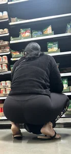 Fine lady in black shopping Bendover/squat‼️
