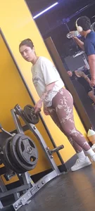 Perfect ass in gym leggins
