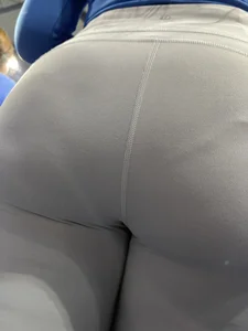 HUGE ASS UPLOSE LULULEMON