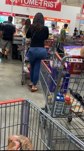 Perfect round ass in leggings/Milf in jeans