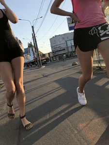 Hot Chicks in Shorts Photos