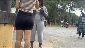 Sexy bubble butt in legging capri
