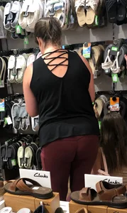 MILF in red leggings bends for the camera