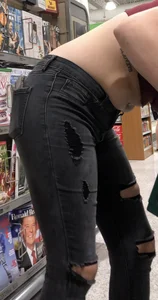 Latina in Maroon crop top and tight black jeans