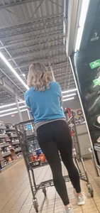 Satisfying MILF with nice round booty