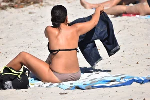 Thick mature brunette bikini lady on the beach with a nice body