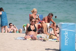 Sexy Florida beach bikini girls