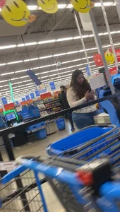 Sloppy wide hip Indian with ass crack showing