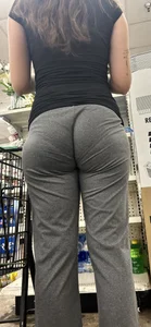 Petite chic w nice ass gobble in sweats‼️