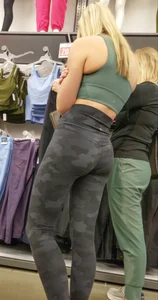 Cute Petite Blonde in Camo Leggings with Face Shots🤤