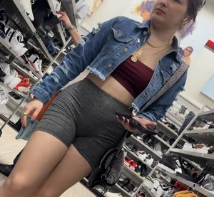 Oblivious stacked booty, what a peach  (OC)2min vid