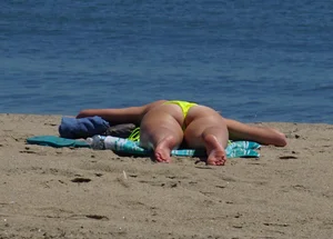 Sexy ass blonde milf on the beach in a thong with cameltoe and bending over