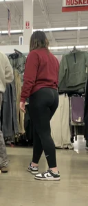 Bubble butt in leggings