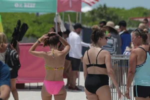Candid Florida beach and bikini girls