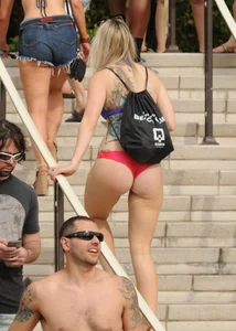 Bikini girls