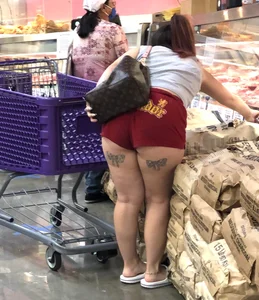 Latina with big booty in red shorts doesn't care about Rona