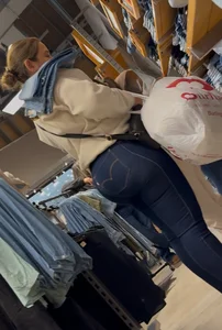 Latina big ass in jeans !(oc)