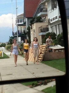 Couple teens walking in shorts and leggings