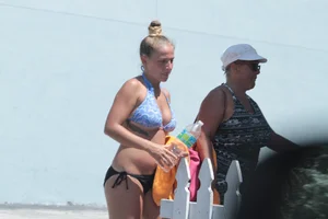 Various sexy Florida beach and bikini girls