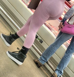 Dumpy 1 ( Pink leggings pretty face phat ass BBL)