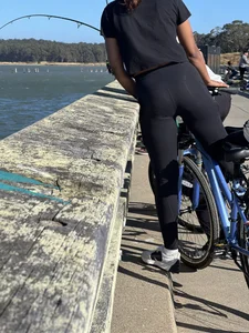 Sexy tight butt indian in leggings