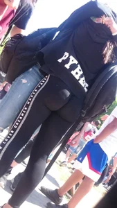 Great Bubble Ass in Yoga Pants Street Creepshot