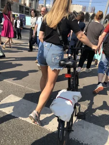 Hot legs and booty in shorts on crosswalk creepshots