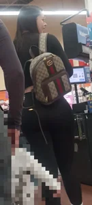 Beautiful latina girl with a perfect body in black leggings 10/10 [OC]