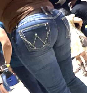 Huge tits. Nice big ass in jeans. OC