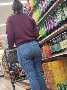 Nice ass in jeans at grocery store
