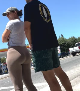 round yoga pants booty busted by boyfriend