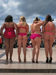 Beach and bikini candid girls