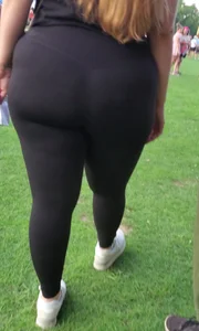 Big ass in black leggings