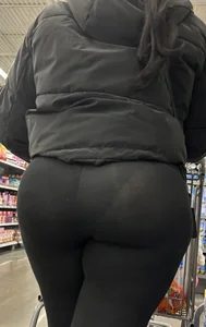 Nice ass w black on black see-thru VPL‼️