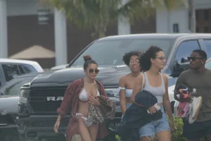 Candid Florida beach and bikini girls