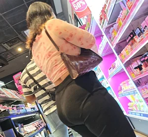 Hot chubby asian chick with a cake   (OC)