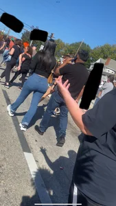 Sexy Latina in tight jeans w| bubble