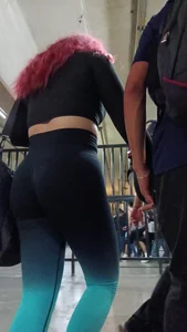 Small female with a very delicious ass in leggings